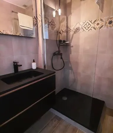 T2, 1 Seule Chambre, Tres Lumineux בנדול